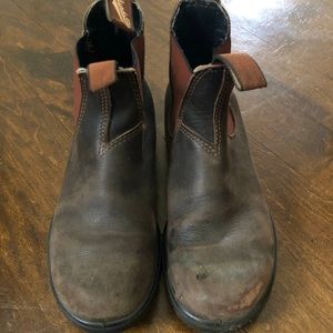 Blundstone - women’s brown leather boots - size 9